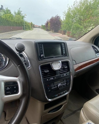 Chrysler Town &amp; Country cena 57000 przebieg: 136457, rok produkcji 2014 z Głogów małe 56